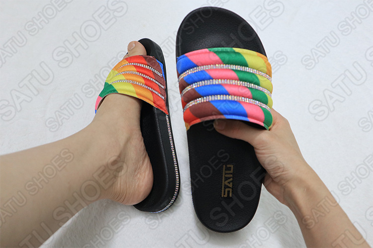 Factory Wholesale 2020 European and American Fashion Flat Rainbow Rhinestone Cross-Border Slippers Women's Outdoor Slipper Factory Wholesale 2020 European and American Fashion Flat Rainbow Rhinestone Cross-Border Slippers Women's Outdoor Slipper