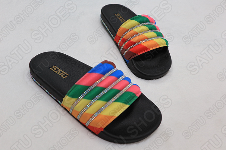 Factory Wholesale 2020 European and American Fashion Flat Rainbow Rhinestone Cross-Border Slippers Women's Outdoor Slipper Factory Wholesale 2020 European and American Fashion Flat Rainbow Rhinestone Cross-Border Slippers Women's Outdoor Slipper