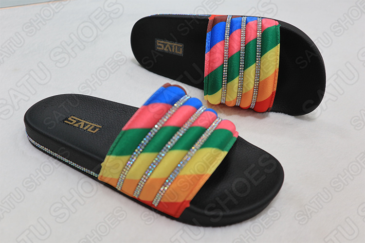 Factory Wholesale 2020 European and American Fashion Flat Rainbow Rhinestone Cross-Border Slippers Women's Outdoor Slipper Factory Wholesale 2020 European and American Fashion Flat Rainbow Rhinestone Cross-Border Slippers Women's Outdoor Slipper