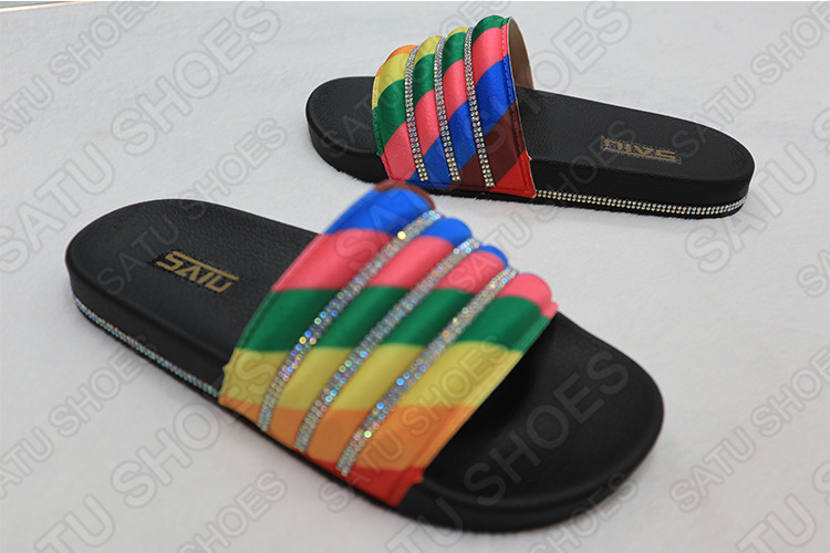 Factory Wholesale 2020 European and American Fashion Flat Rainbow Rhinestone Cross-Border Slippers Women's Outdoor Slipper Factory Wholesale 2020 European and American Fashion Flat Rainbow Rhinestone Cross-Border Slippers Women's Outdoor Slipper