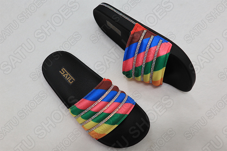 Factory Wholesale 2020 European and American Fashion Flat Rainbow Rhinestone Cross-Border Slippers Women's Outdoor Slipper Factory Wholesale 2020 European and American Fashion Flat Rainbow Rhinestone Cross-Border Slippers Women's Outdoor Slipper