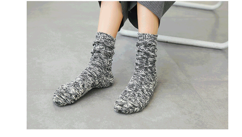 Autumn and winter thickened wool socks for women thick needle and thread pile socks for women and men in the middle of the stockings for men and women Autumn and winter thickened wool socks for women thick needle and thread pile socks for women and men in the middle of the stockings for men and women