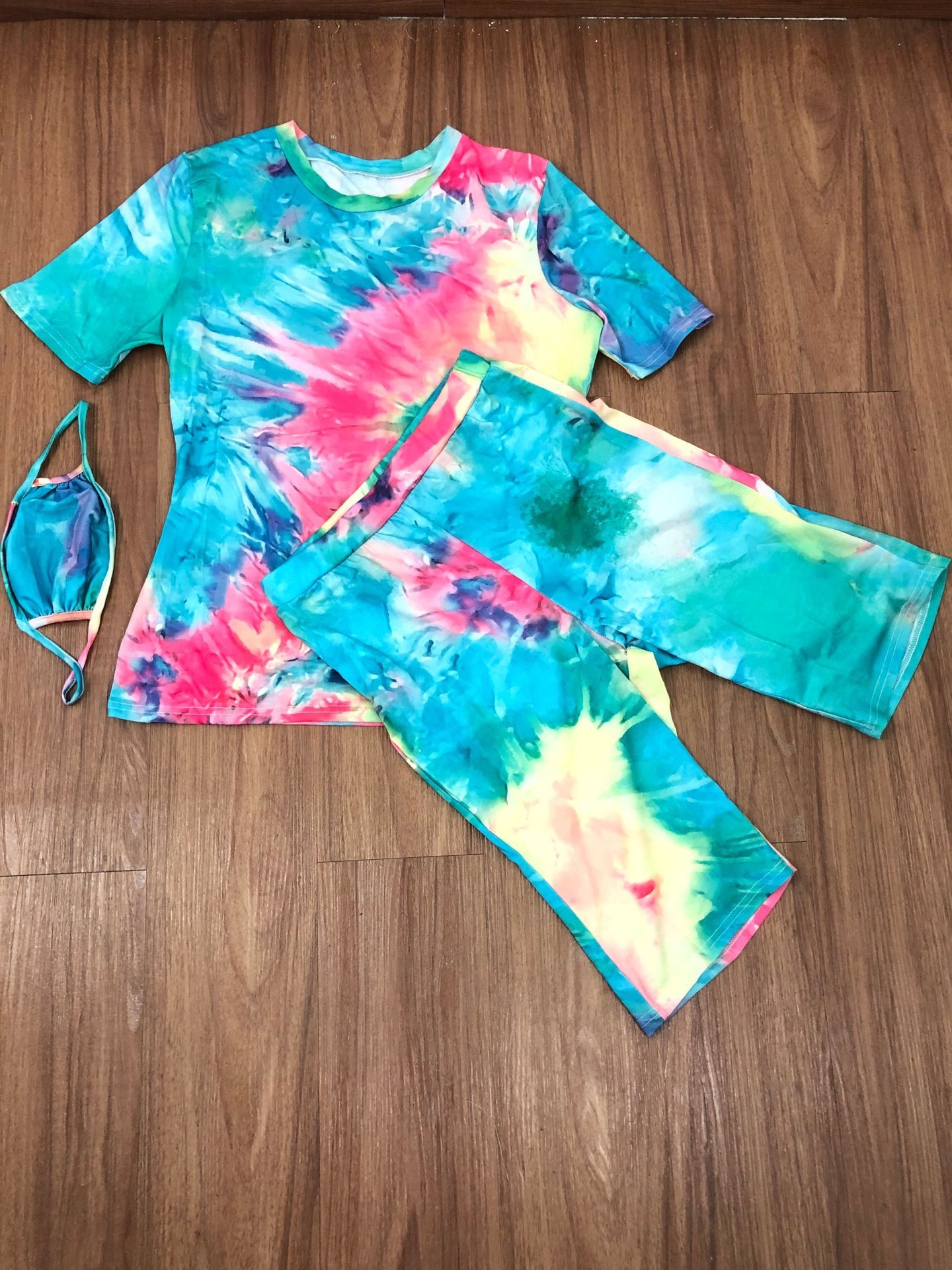 XM6088 women's wear tiedye round collar casual fashion home sports suit twopiece (including face mask) XM6088 women's wear tiedye round collar casual fashion home sports suit twopiece (including face mask)
