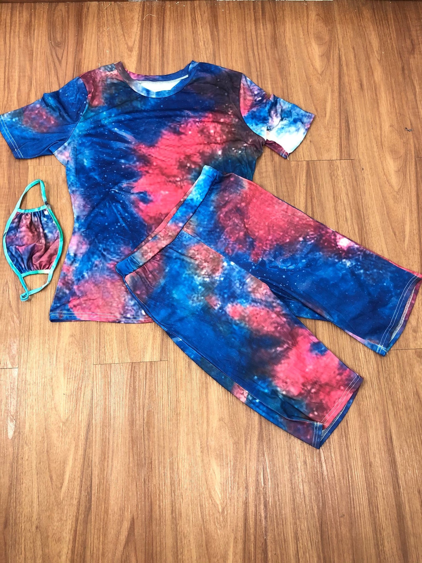 XM6088 women's wear tiedye round collar casual fashion home sports suit twopiece (including face mask) XM6088 women's wear tiedye round collar casual fashion home sports suit twopiece (including face mask)
