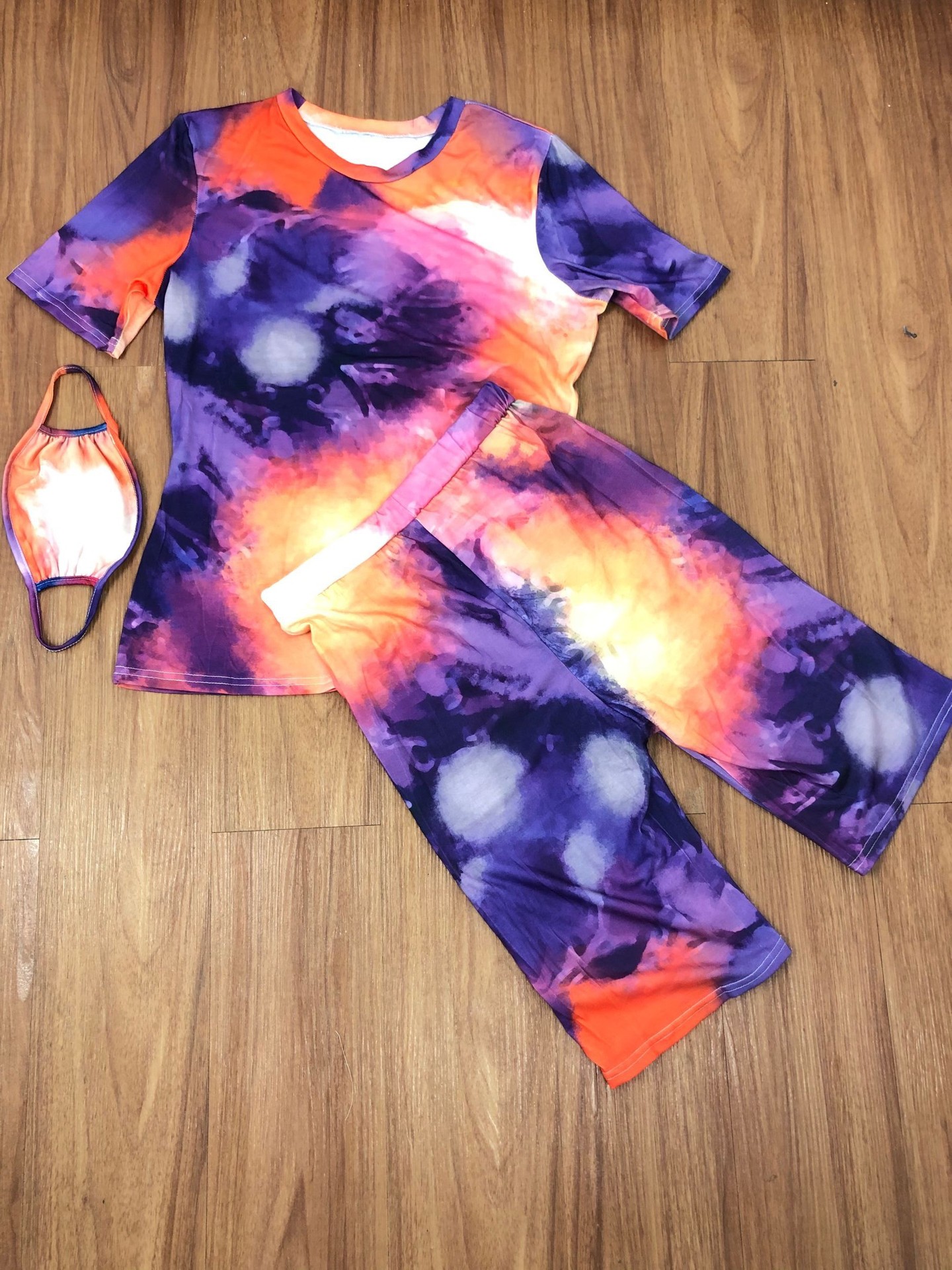 XM6088 women's wear tiedye round collar casual fashion home sports suit twopiece (including face mask) XM6088 women's wear tiedye round collar casual fashion home sports suit twopiece (including face mask)