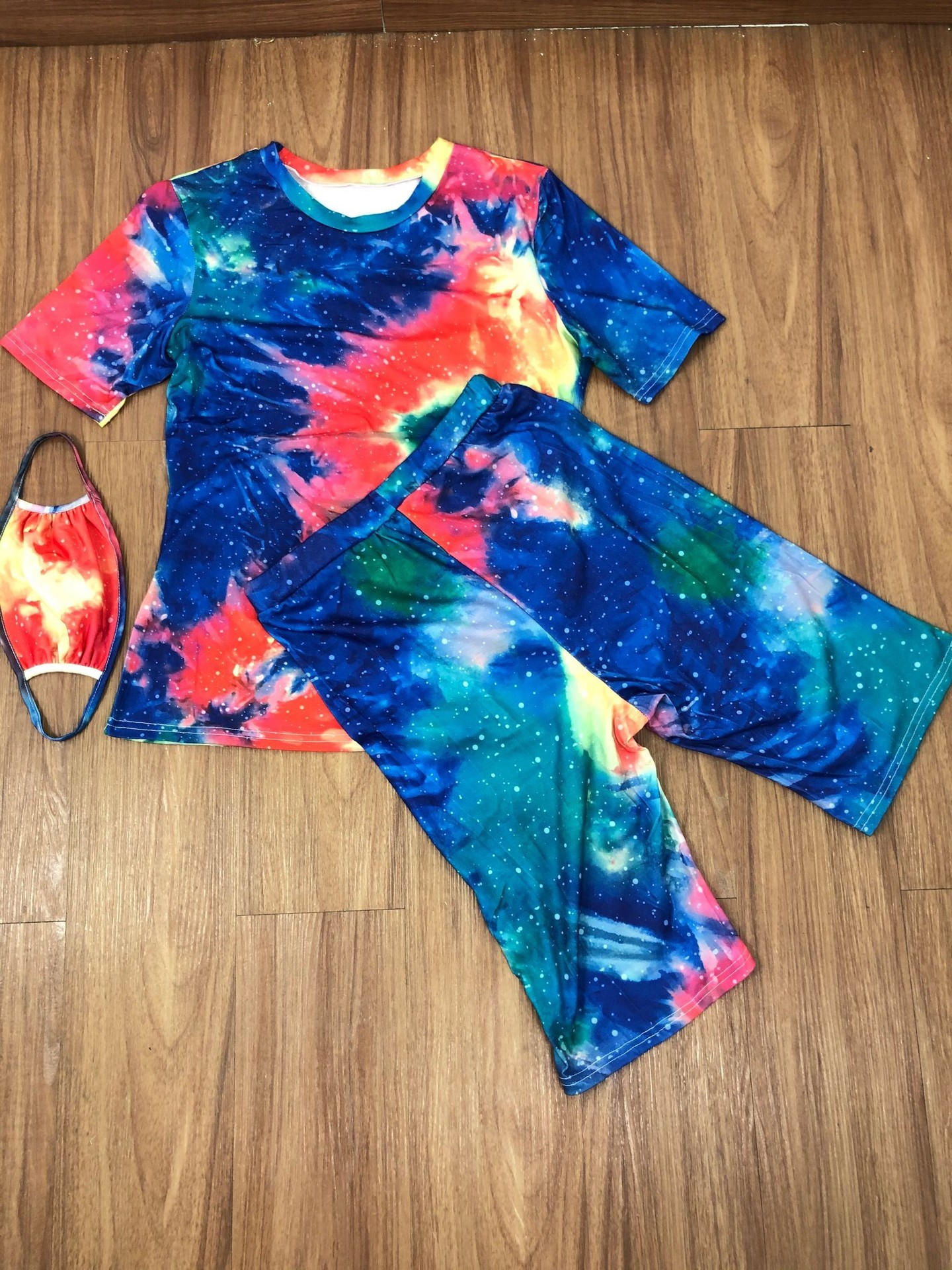 XM6088 women's wear tiedye round collar casual fashion home sports suit twopiece (including face mask) XM6088 women's wear tiedye round collar casual fashion home sports suit twopiece (including face mask)