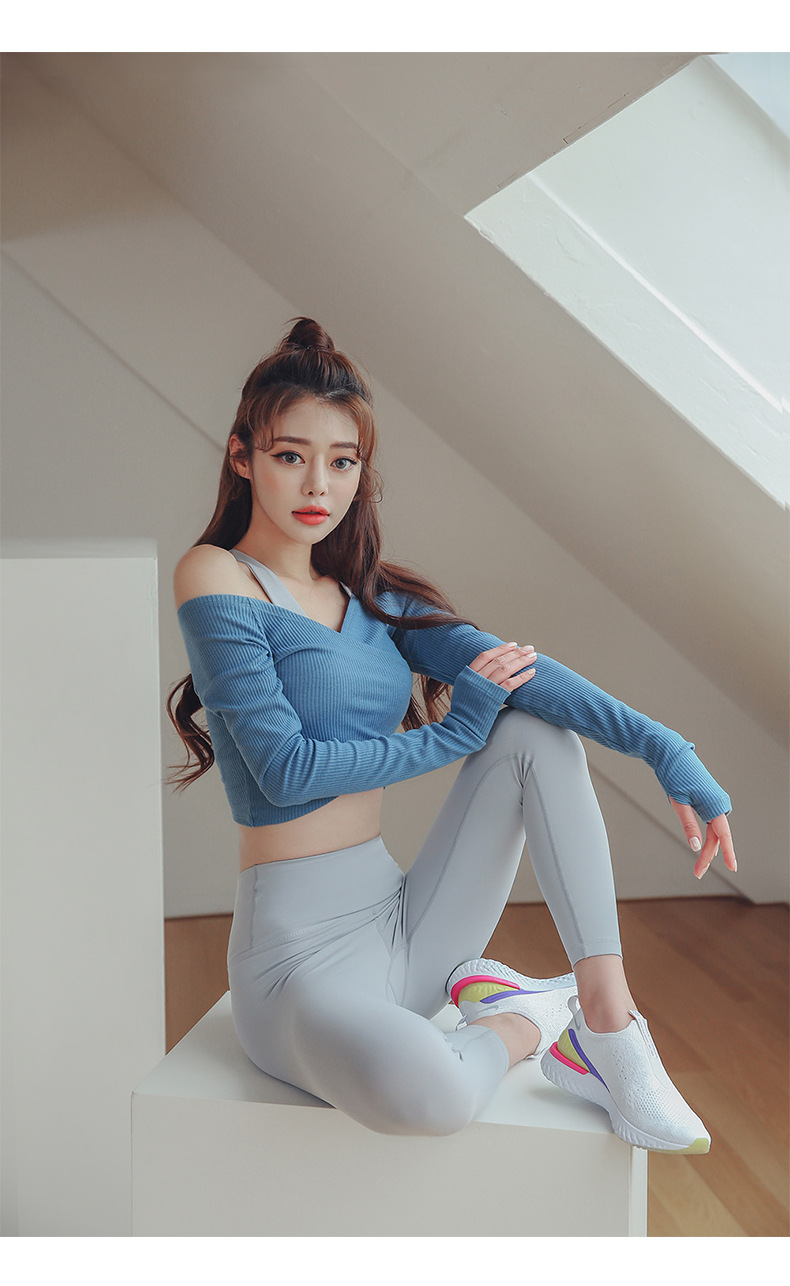 New Back Shaping Yoga Clothes Women's Loose QuickDrying Top Navel Workout Long Sleeve Tshirt Sports Top Training Wear New Back Shaping Yoga Clothes Women's Loose QuickDrying Top Navel Workout Long Sleeve Tshirt Sports Top Training Wear