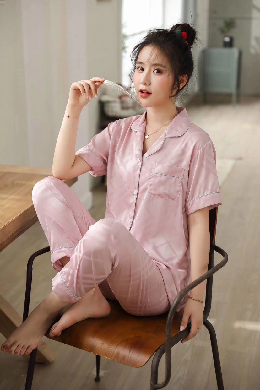 Silk jacquard fabric, short sleeved trousers and pajamas