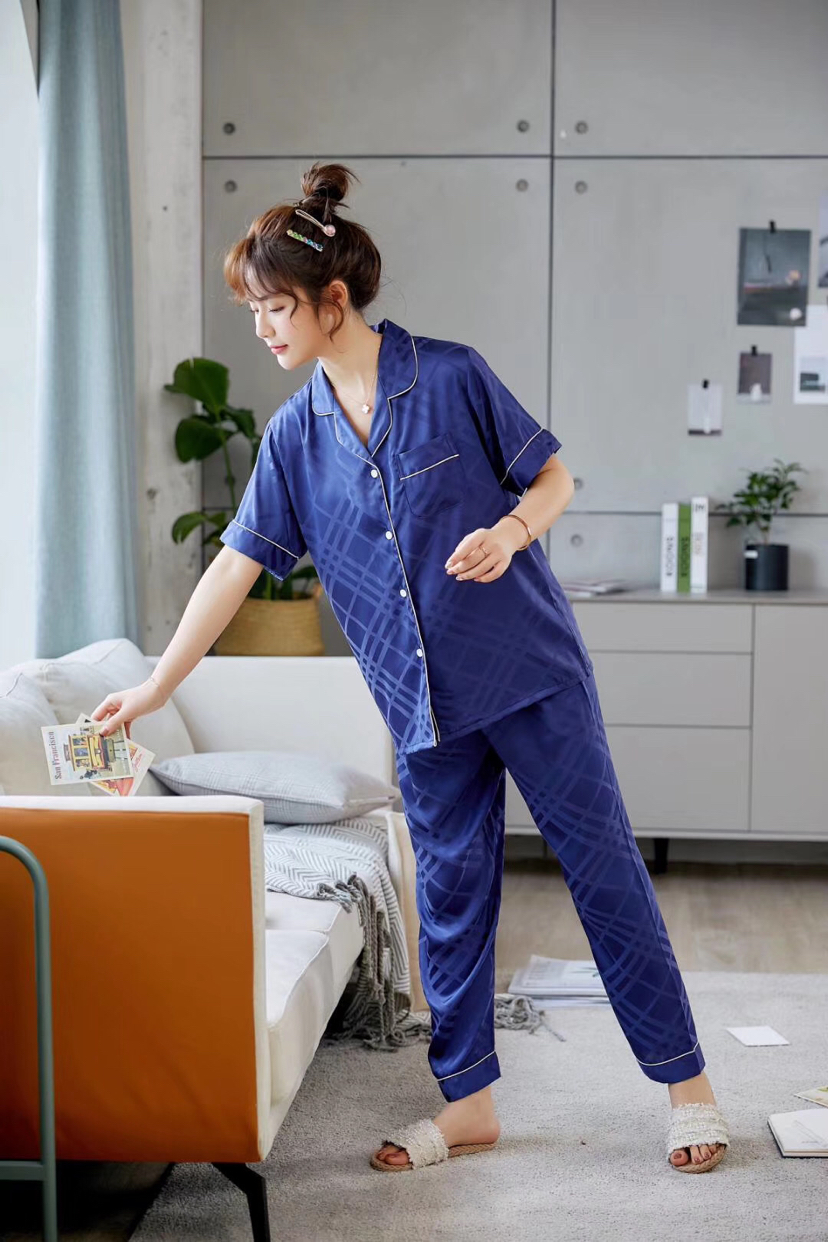 Silk jacquard fabric, short sleeved trousers and pajamas Silk jacquard fabric, short sleeved trousers and pajamas