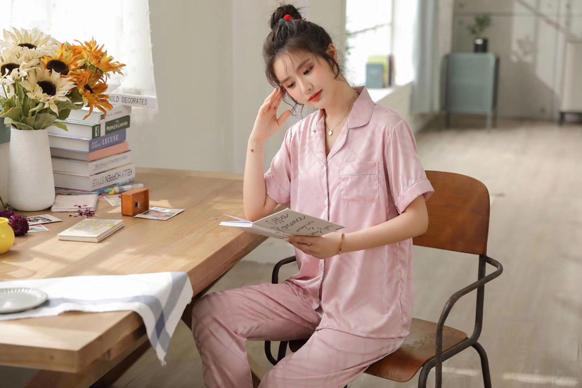 Silk jacquard fabric, short sleeved trousers and pajamas Silk jacquard fabric, short sleeved trousers and pajamas