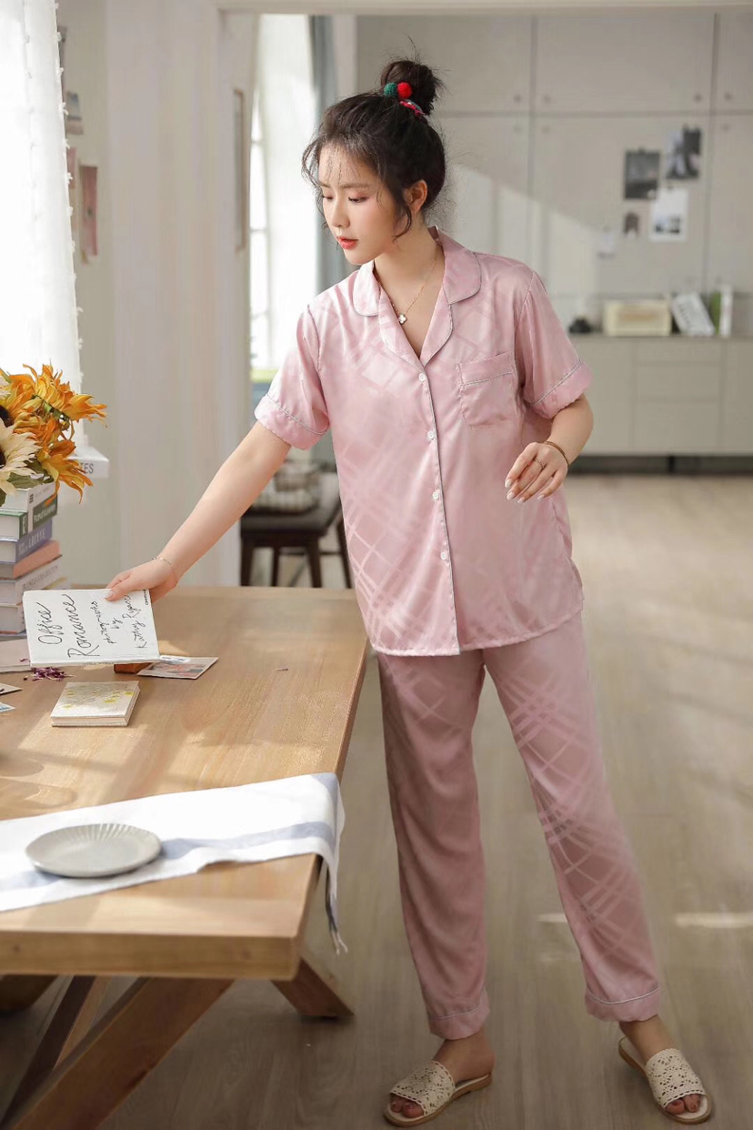 Silk jacquard fabric, short sleeved trousers and pajamas Silk jacquard fabric, short sleeved trousers and pajamas