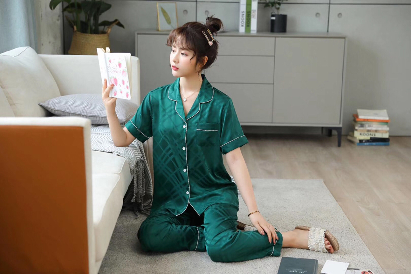 Silk jacquard fabric, short sleeved trousers and pajamas Silk jacquard fabric, short sleeved trousers and pajamas