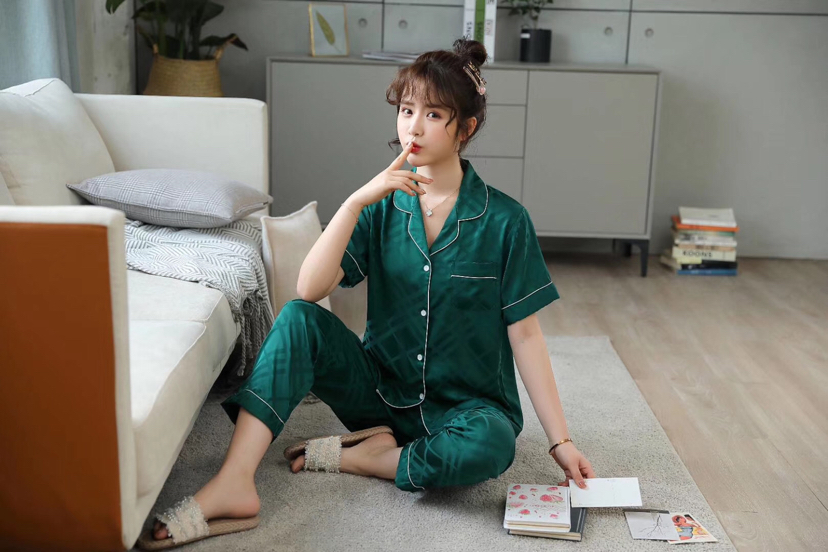 Silk jacquard fabric, short sleeved trousers and pajamas Silk jacquard fabric, short sleeved trousers and pajamas