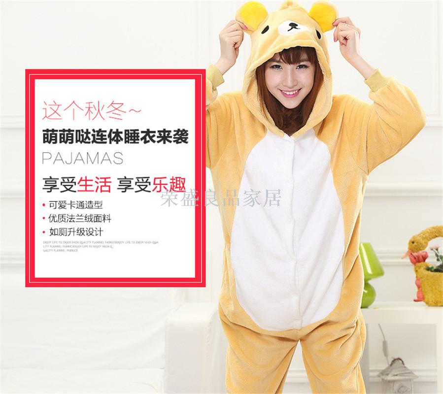Cute female gentlemen couple relaxed bear flannel cartoon animal pajamas toilet version Cute female gentlemen couple relaxed bear flannel cartoon animal pajamas toilet version