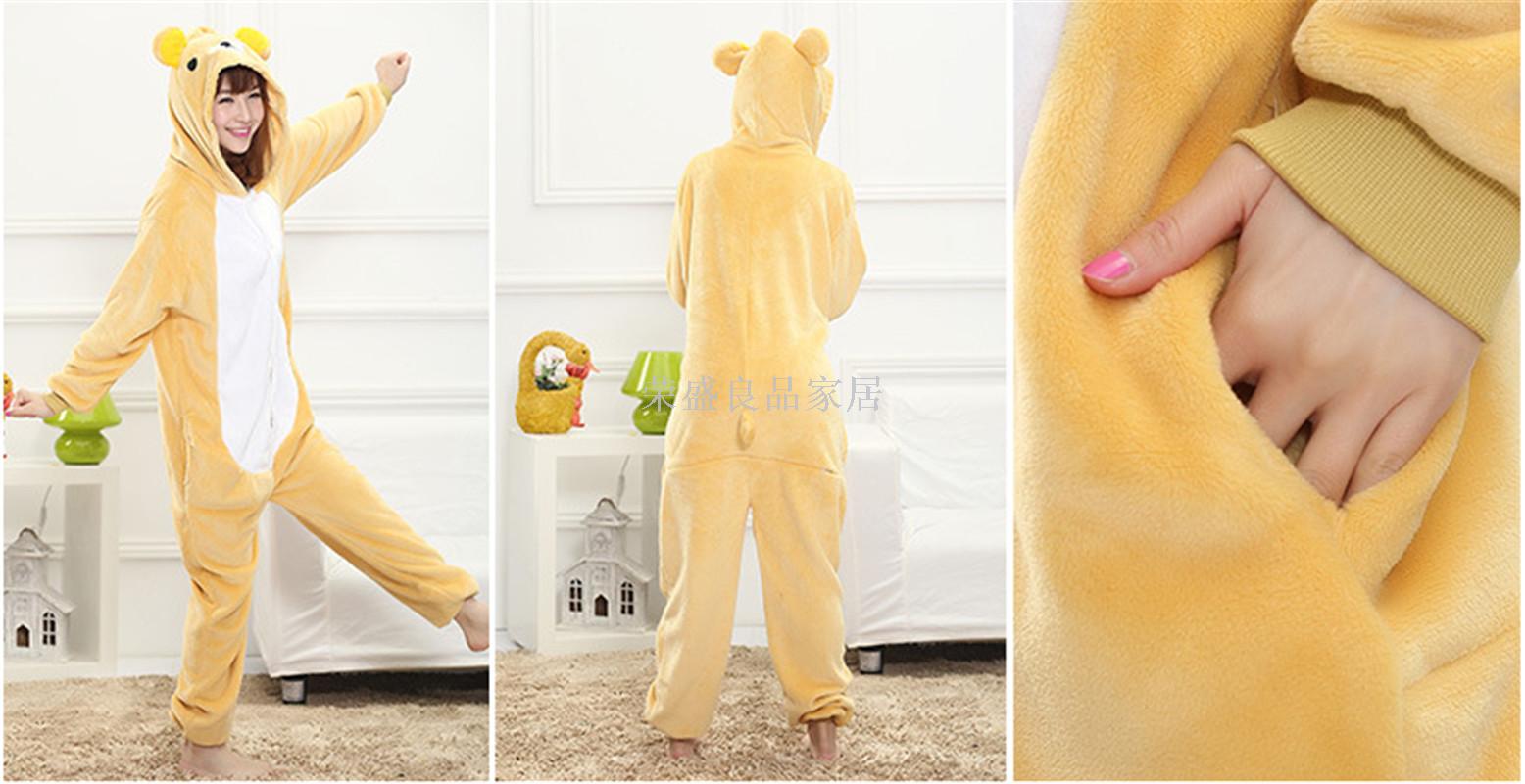 Cute female gentlemen couple relaxed bear flannel cartoon animal pajamas toilet version Cute female gentlemen couple relaxed bear flannel cartoon animal pajamas toilet version