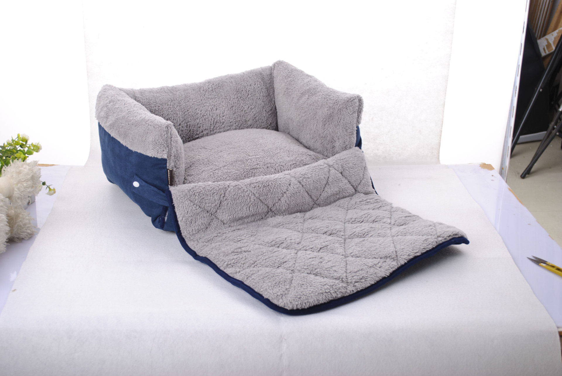 Foreign Trade Cross-Border Flip Pet Bed Pet Sofa Cushion Cat Mattress Flip Small and Medium Autumn and Winter Warm Custom Foreign Trade Cross-Border Flip Pet Bed Pet Sofa Cushion Cat Mattress Flip Small and Medium Autumn and Winter Warm Custom