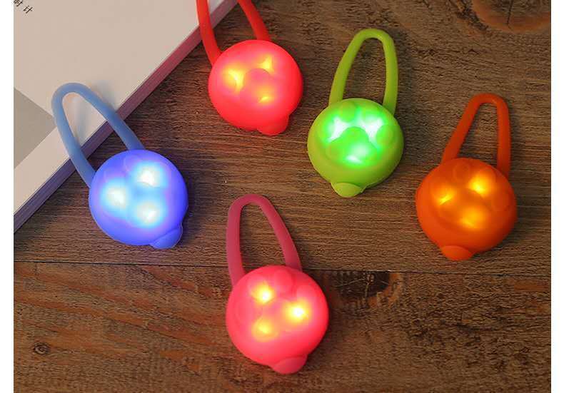 PET Soft Silicone Collar Bell Led Light Flasher Chest Back Luminous Pendant Night Safety Light Walking Cat Dog Supplies