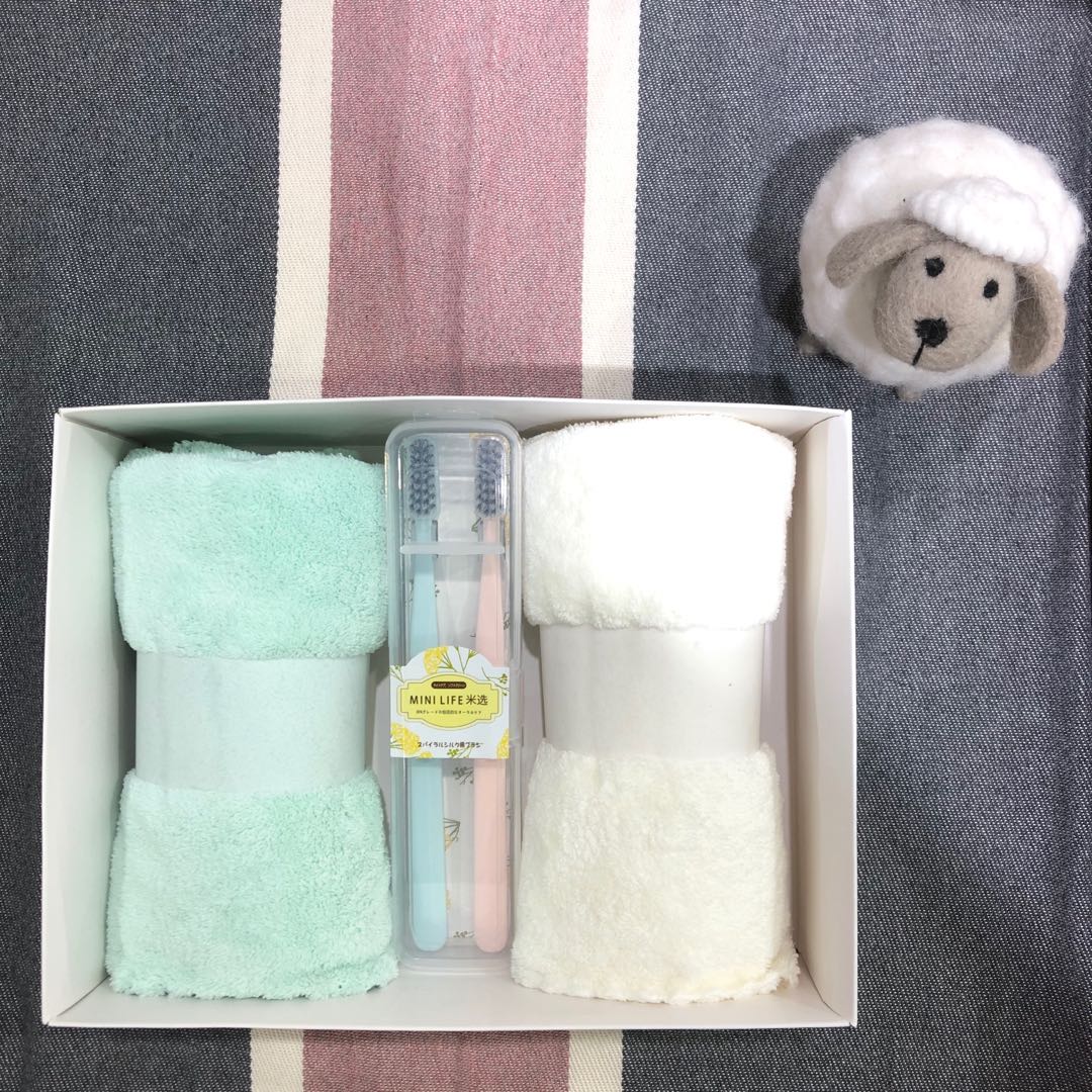 Fu tian-coral velvet absorbent towel gift box set of 4 sets of box return wedding gift gift with hand gift Fu tian-coral velvet absorbent towel gift box set of 4 sets of box return wedding gift gift with hand gift