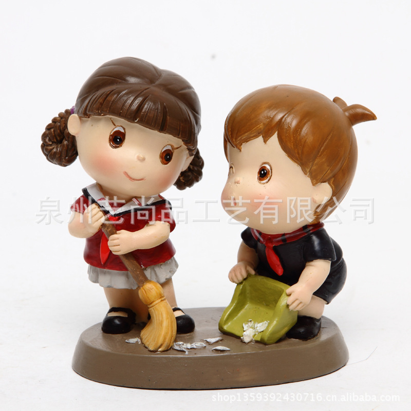 Factory Direct Sales Creative Couple Wedding Small Ornaments Campus Car Ornament Resin Crafts