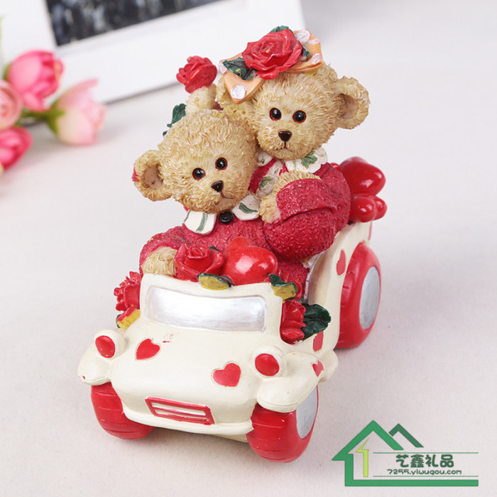 Resin small ornaments wedding gifts Crafts Ornament car lovers bear Resin small ornaments wedding gifts Crafts Ornament car lovers bear