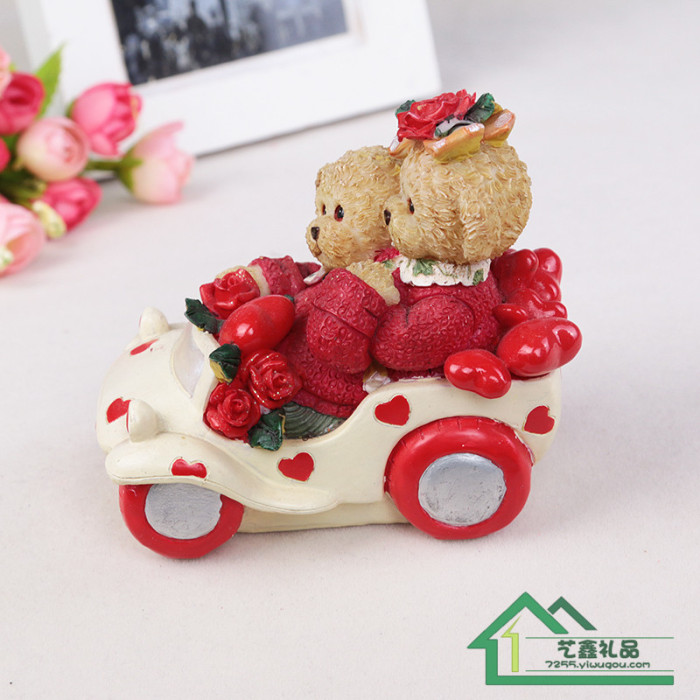 Resin small ornaments wedding gifts Crafts Ornament car lovers bear Resin small ornaments wedding gifts Crafts Ornament car lovers bear