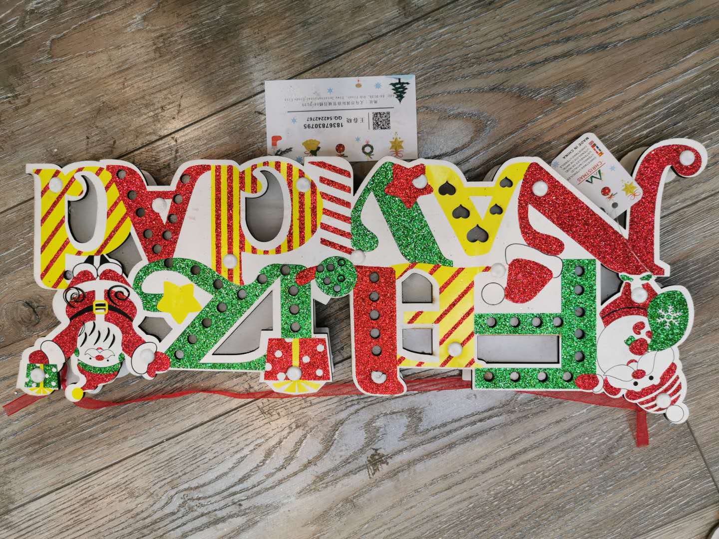 Christmas tree, gifts, Santa Claus and snowman and deer Santa Claus ornaments decorate gifts