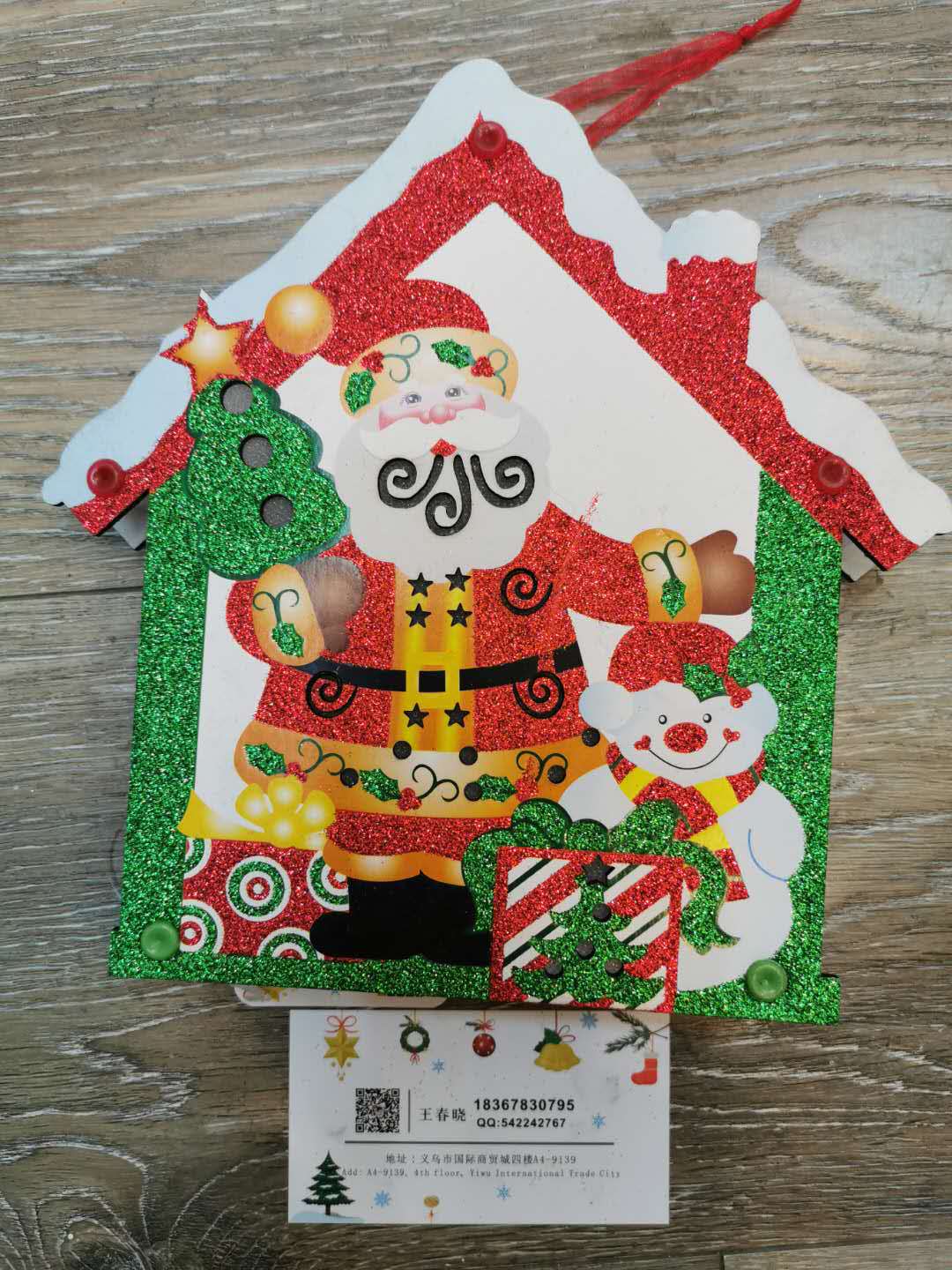 Christmas tree, gifts, Santa Claus and snowman and deer Santa Claus ornaments decorate gifts