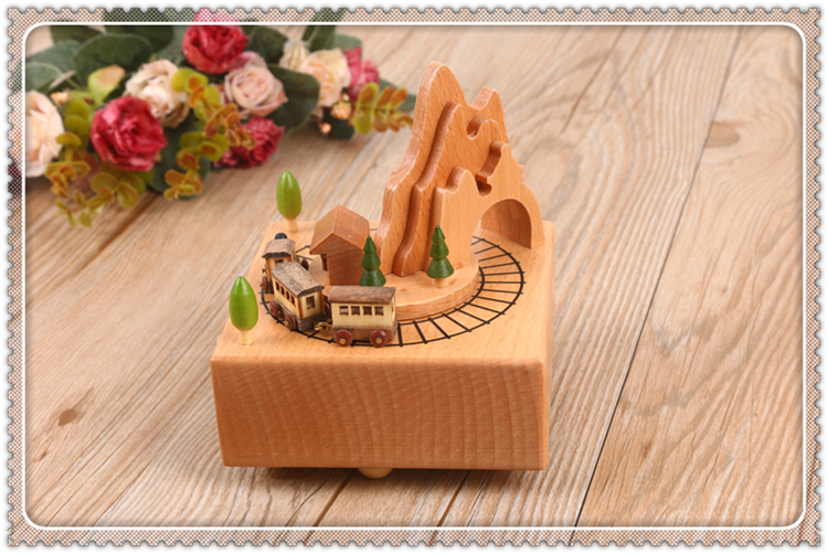 Roller coaster type solid wood material music box fashion octave box Roller coaster type solid wood material music box fashion octave box