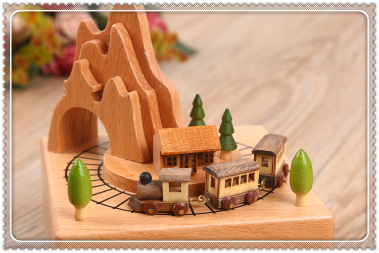 Roller coaster type solid wood material music box fashion octave box Roller coaster type solid wood material music box fashion octave box
