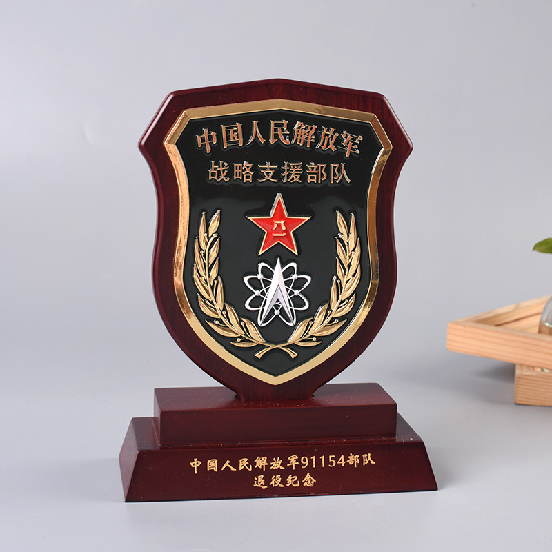 Customized Souvenir Metal Wooden Shield PLA Medal Soldier Licensing souvenir