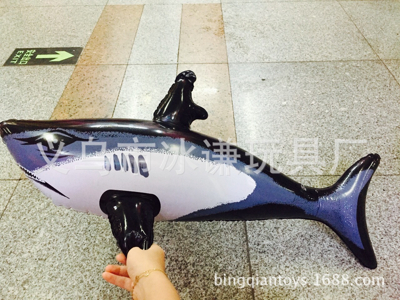 Inflatable toys inflatable toys for children with black whale sharks Inflatable toys inflatable toys for children with black whale sharks
