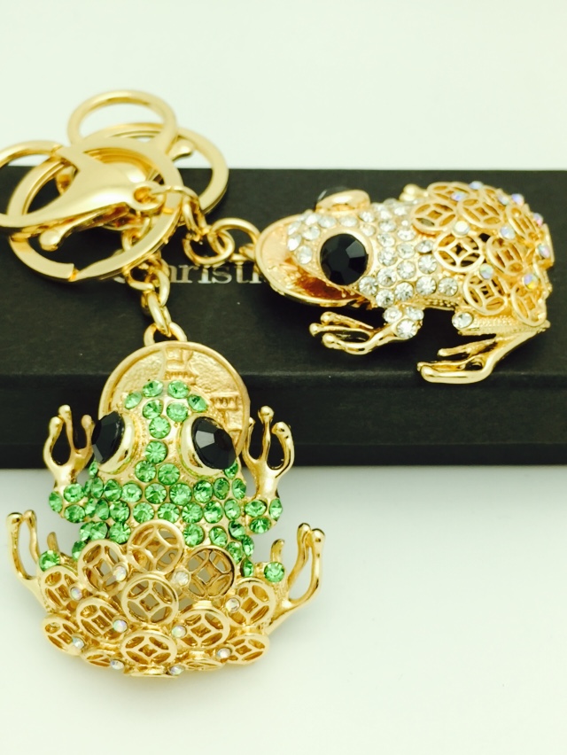 Gold coin toad frog drill car key buckle alloy jewelry diamond pendant Gold coin toad frog drill car key buckle alloy jewelry diamond pendant