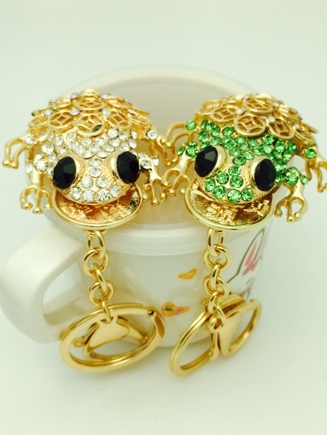 Gold coin toad frog drill car key buckle alloy jewelry diamond pendant Gold coin toad frog drill car key buckle alloy jewelry diamond pendant