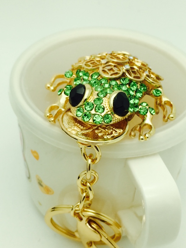 Gold coin toad frog drill car key buckle alloy jewelry diamond pendant Gold coin toad frog drill car key buckle alloy jewelry diamond pendant