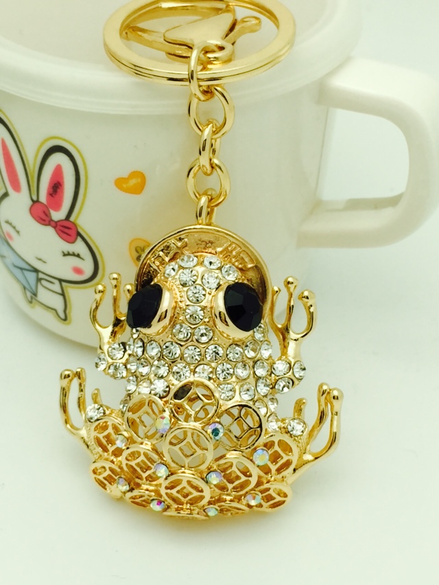 Gold coin toad frog drill car key buckle alloy jewelry diamond pendant Gold coin toad frog drill car key buckle alloy jewelry diamond pendant