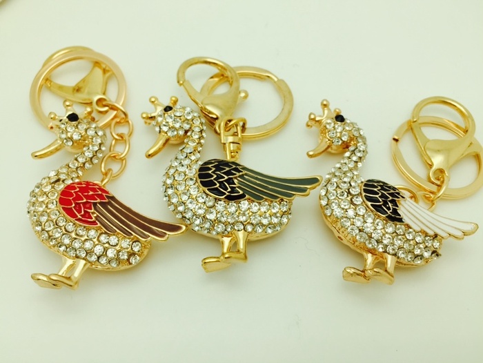 Duck crown diamond key buckle drill metal alloy diamond pendant car decorative package Duck crown diamond key buckle drill metal alloy diamond pendant car decorative package