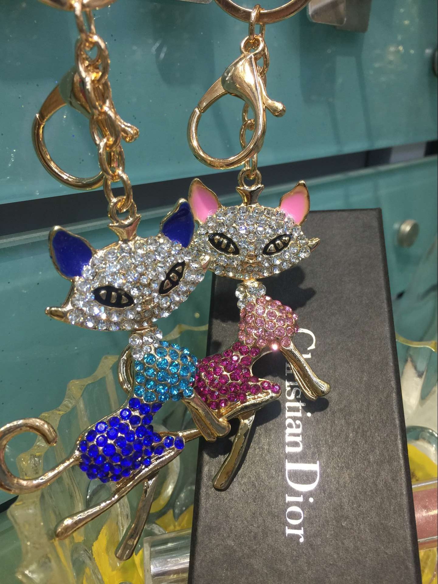 The cat fox diamond key buckle alloy drill diamond diamond pendant Keychain car accessories gifts The cat fox diamond key buckle alloy drill diamond diamond pendant Keychain car accessories gifts
