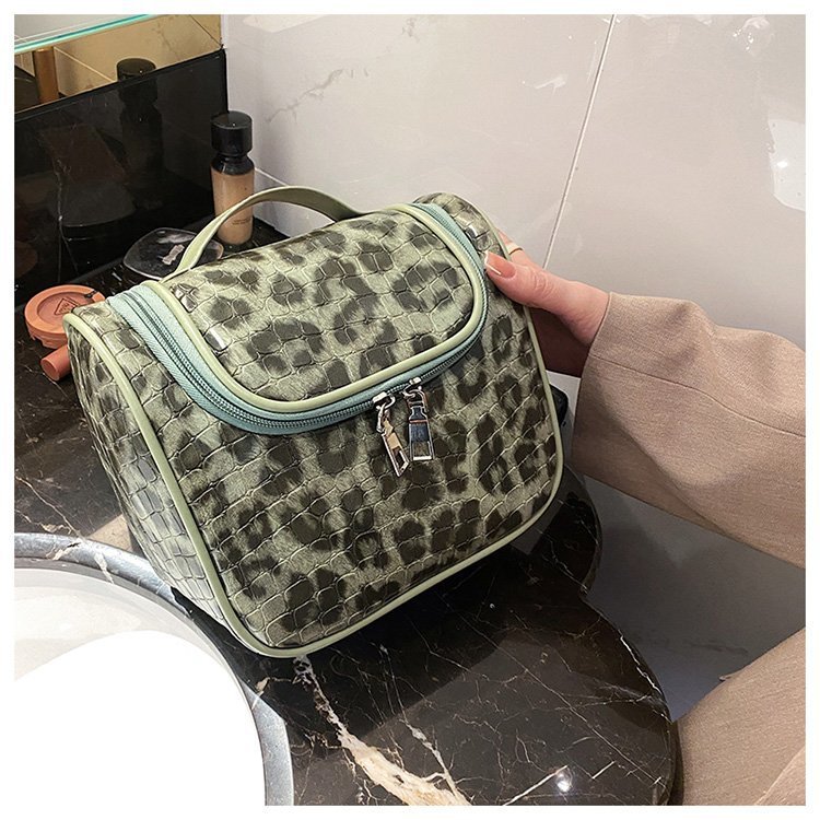 Cross-Border Fashion Leopard Print Small Bag Women's Bag 2021 Trendy New Korean Style Ins Internet Celebrity Versatile Handheld Cosmetic Bag Pu