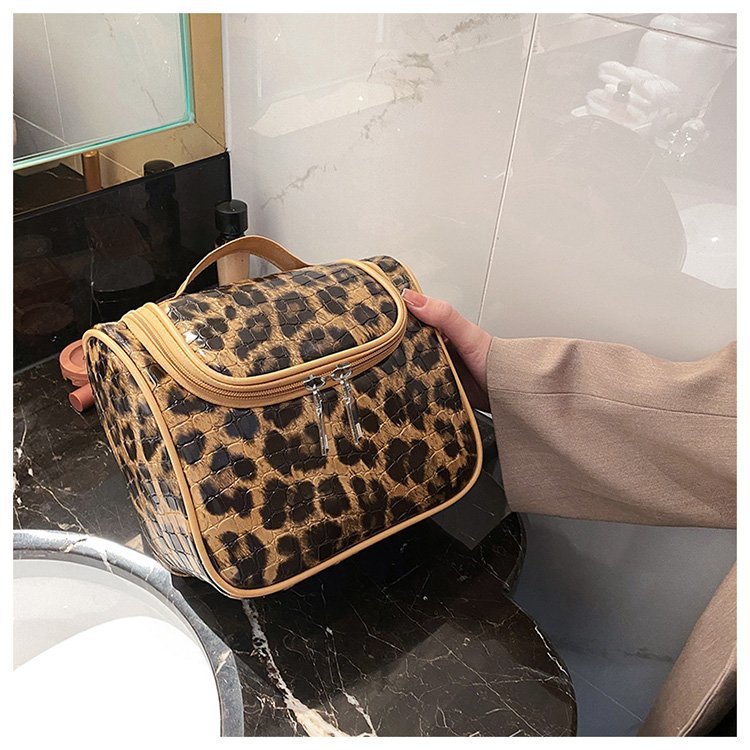 Cross-Border Fashion Leopard Print Small Bag Women's Bag 2021 Trendy New Korean Style Ins Internet Celebrity Versatile Handheld Cosmetic Bag Pu