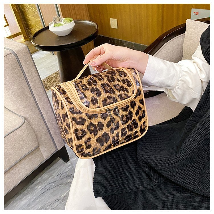 Cross-Border Fashion Leopard Print Small Bag Women's Bag 2021 Trendy New Korean Style Ins Internet Celebrity Versatile Handheld Cosmetic Bag Pu