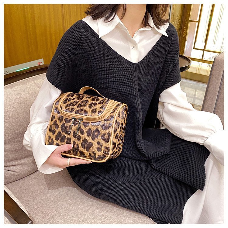 Cross-Border Fashion Leopard Print Small Bag Women's Bag 2021 Trendy New Korean Style Ins Internet Celebrity Versatile Handheld Cosmetic Bag Pu