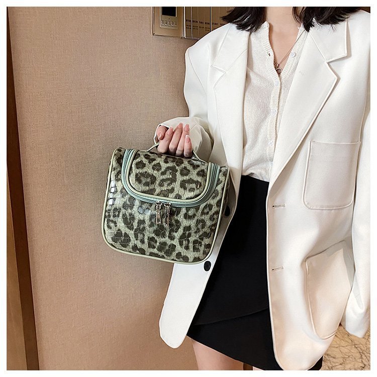 Cross-Border Fashion Leopard Print Small Bag Women's Bag 2021 Trendy New Korean Style Ins Internet Celebrity Versatile Handheld Cosmetic Bag Pu