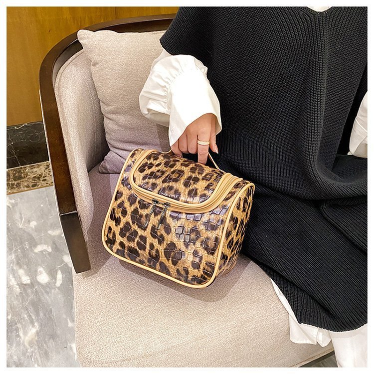 Cross-Border Fashion Leopard Print Small Bag Women's Bag 2021 Trendy New Korean Style Ins Internet Celebrity Versatile Handheld Cosmetic Bag Pu