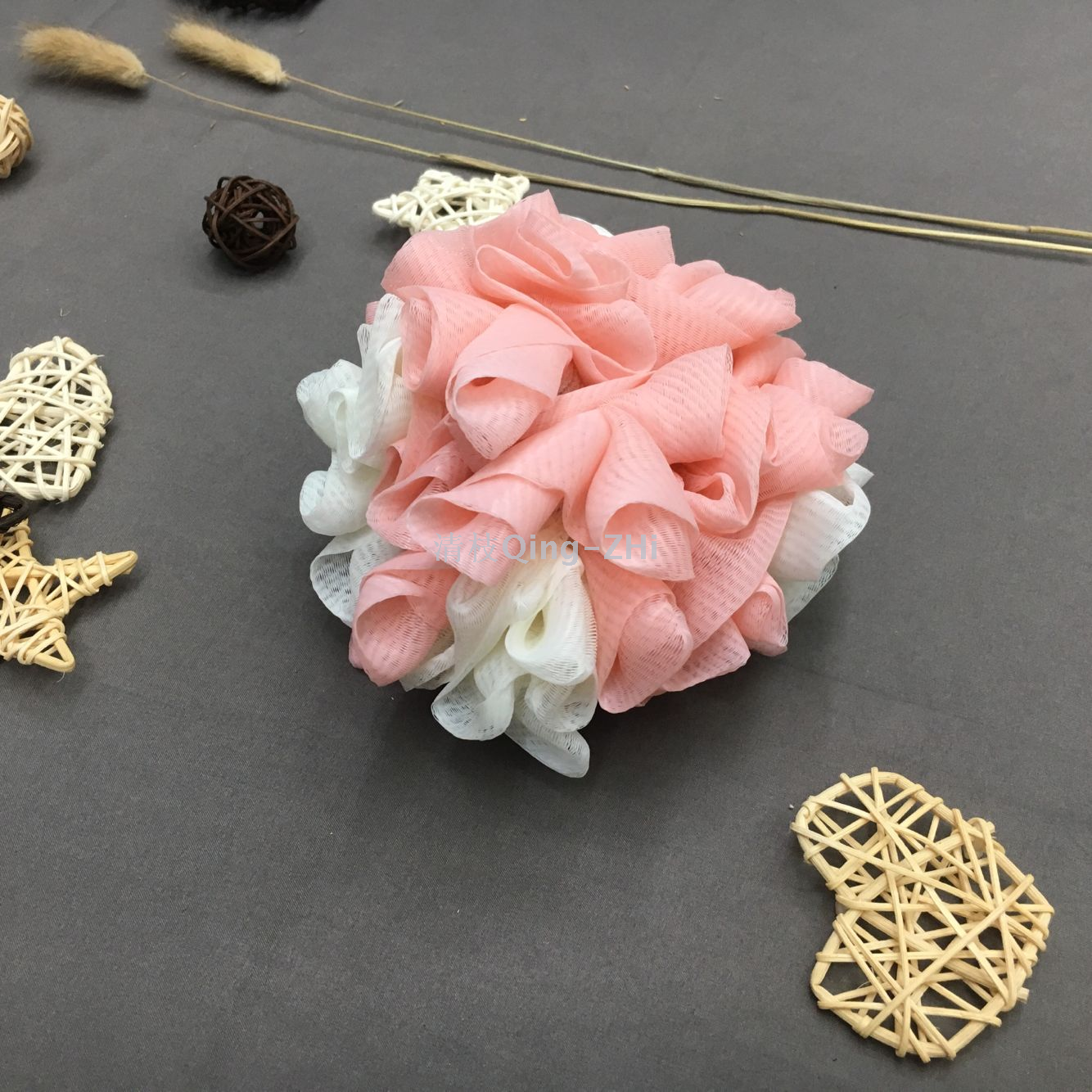 Qingzhi brand rose two-color bath ball