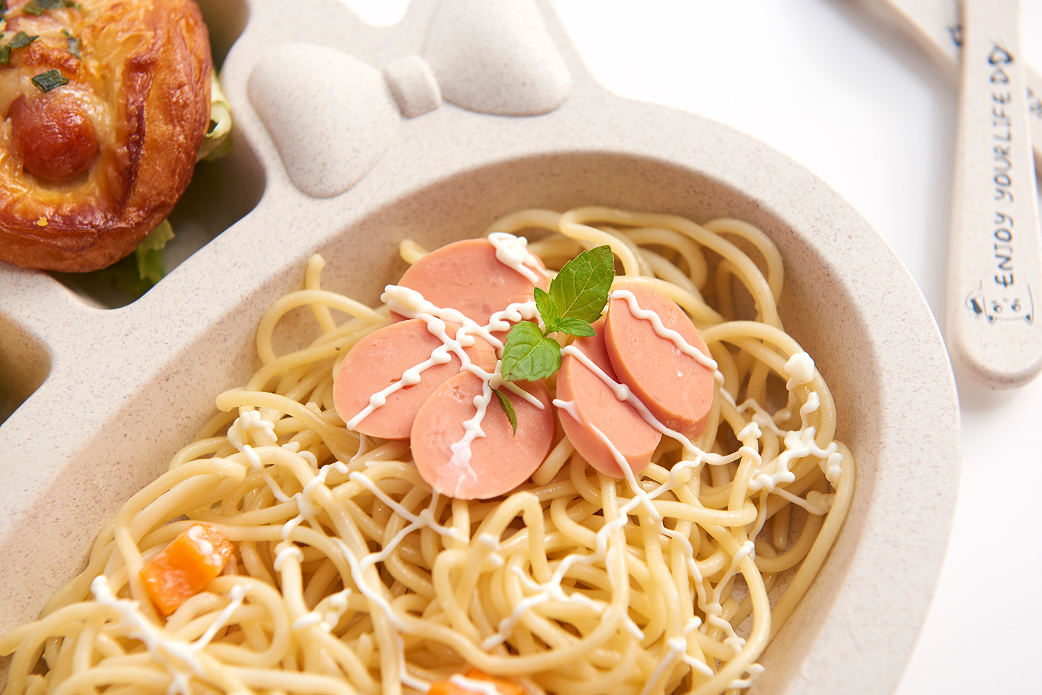 Maixiang Rabbit Plate Children's Cartoon Wheat Straw Tableware Set Kindergarten Baby Grid Plate Drop-Resistant Maixiang Rabbit Plate Children's Cartoon Wheat Straw Tableware Set Kindergarten Baby Grid Plate Drop-Resistant