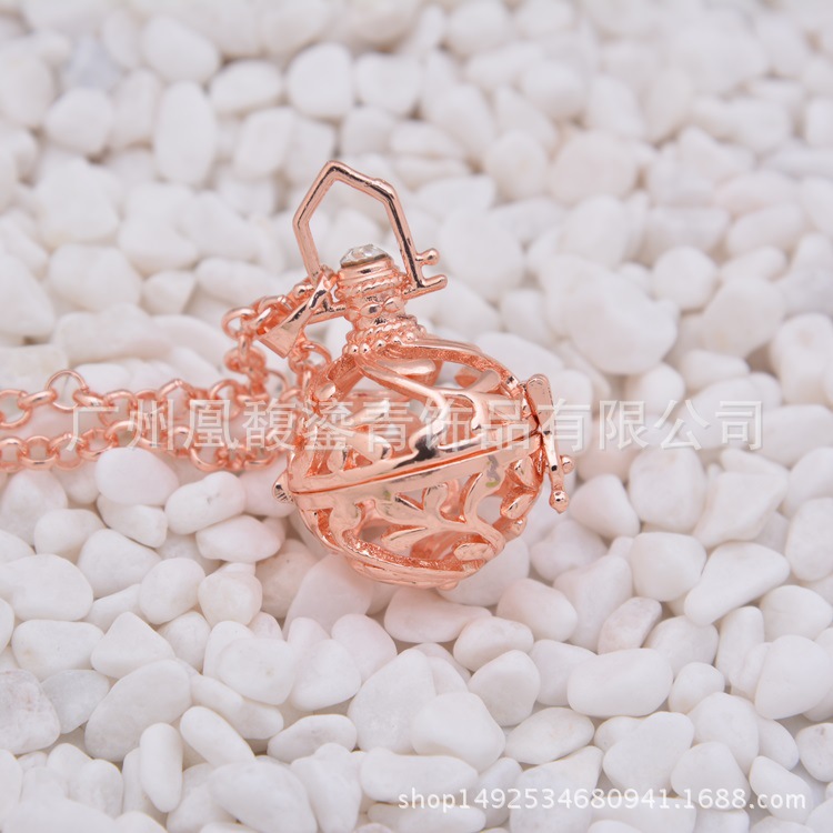 Factory direct sale lady jingyin ball refined oil bottle hollow - out five pointed star magic box aroma phase box sweater necklace pendant