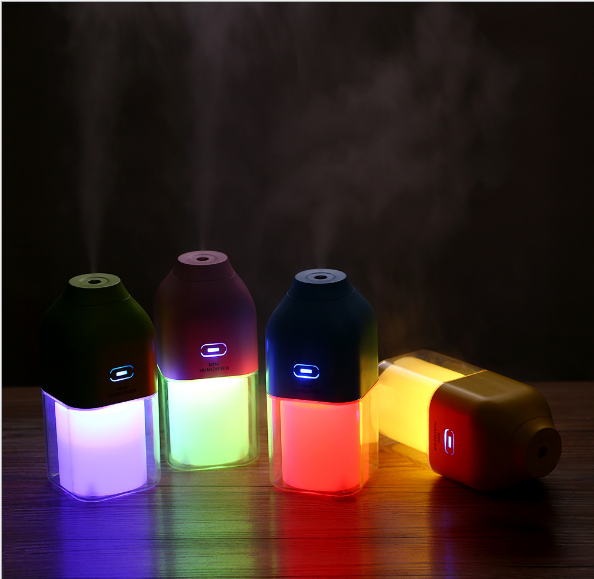 Mini USB can measure bottle humidifier 7 color night lamp battery car desktop air purification aroma machine.