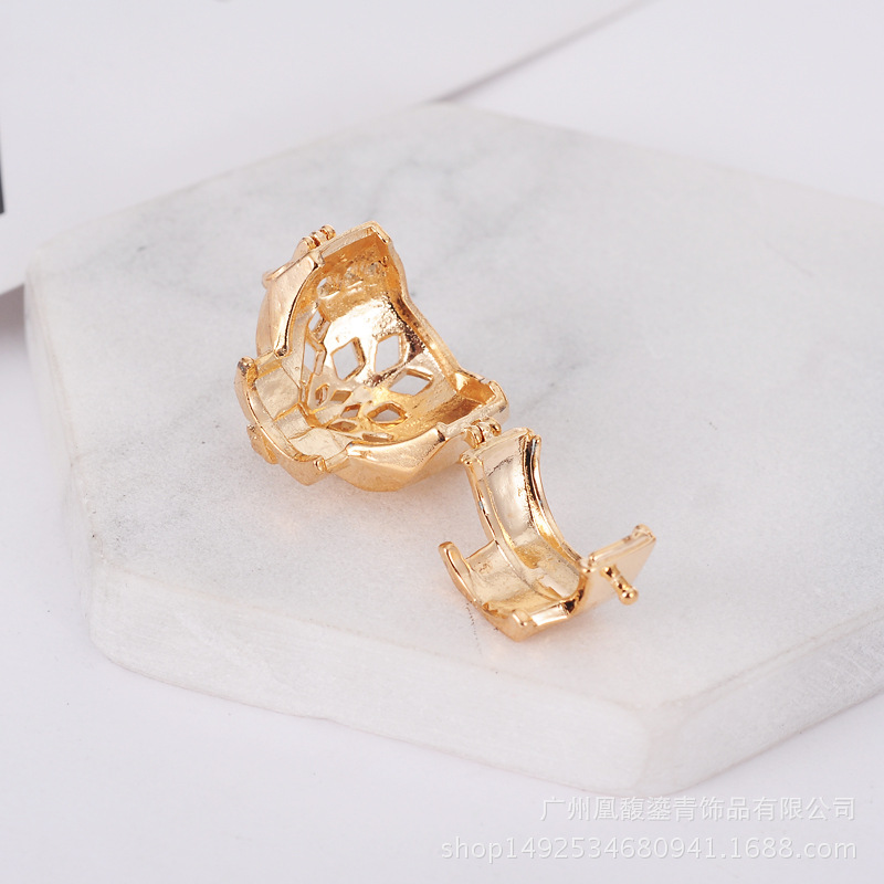 Getting pregnant woman qinyin ball refined oil bottle hollowed - out pearl leopard head magic box aroma phase box sweater necklace pendant