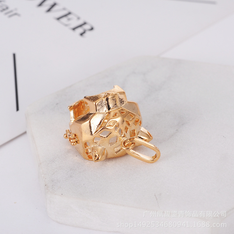 Getting pregnant woman qinyin ball refined oil bottle hollowed - out pearl leopard head magic box aroma phase box sweater necklace pendant
