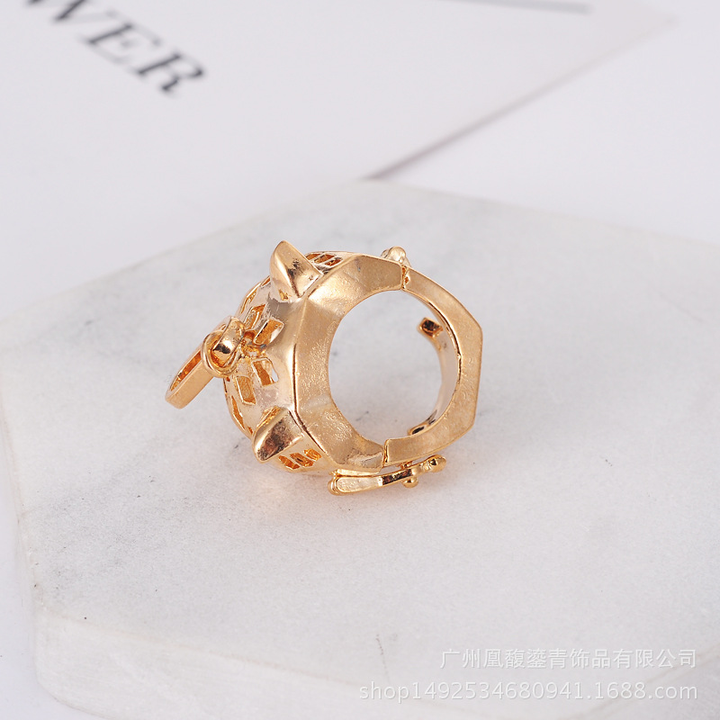 Getting pregnant woman qinyin ball refined oil bottle hollowed - out pearl leopard head magic box aroma phase box sweater necklace pendant